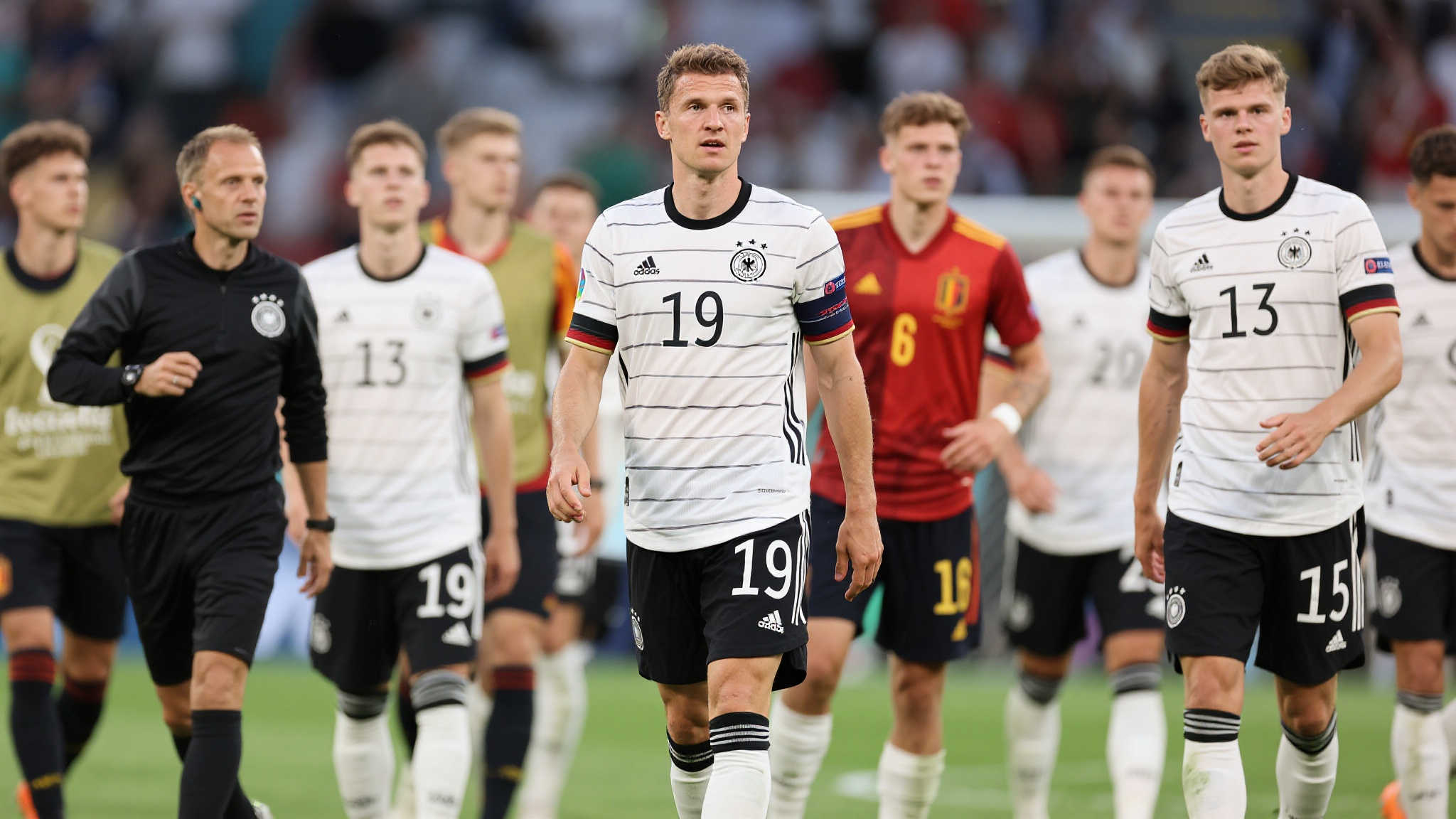 从技战术角度来看，德国国家队以其稳定性和整体协作闻